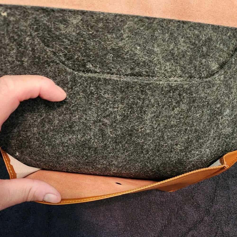Leather tablet/computer sleeve